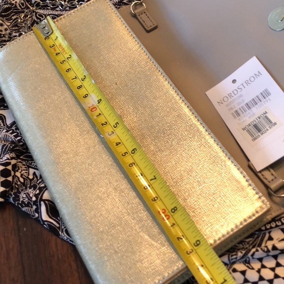 Halogen pale metallic gold textured clutch with crossbody chain, magnetic close - Picture 7 of 9